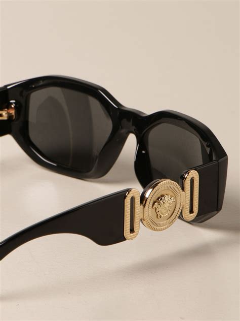 Occhiali da sole e da vista da donna di Versace Eyewear su.